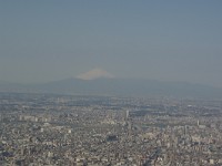 多摩川越に富士山